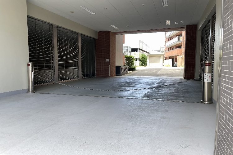 パークスクエア北大阪の平面駐車場①